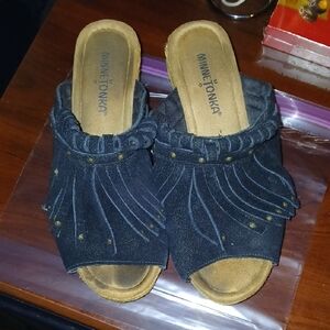 Minnetonka Women's Black Fringe Wedges
